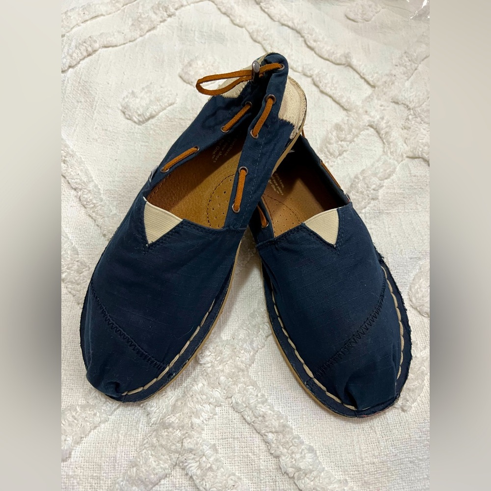 TOMS Mens Loafer Flat Navy Sz 8.5 New sitting in closet